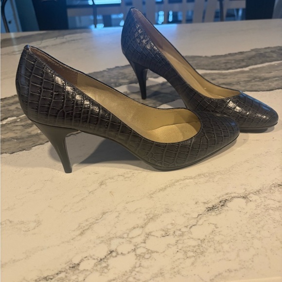 Talbots Dina Crocodile Pumps Size 8 High Heels Leather 3 Inch Dress Shoes - Picture 1 of 5